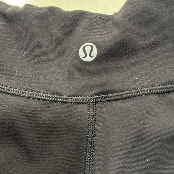 Lululemon Pocket Cuff Shorts - Picture 7 of 8